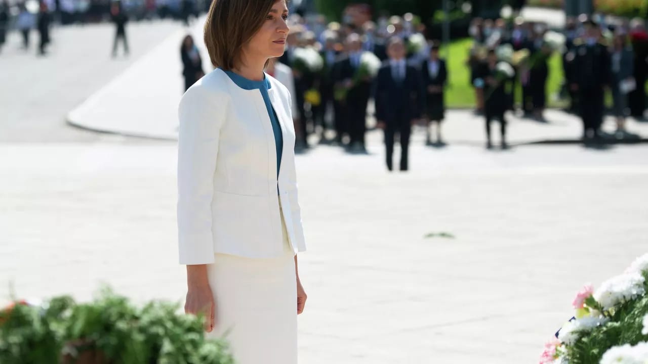 Qaqauziyaya gələn Moldova prezidenti etirazla qarşılandı