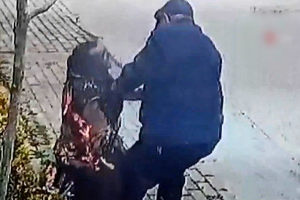 Türkiyədə dəhşətli anlar: Kişi alovlar içində küçəyə qaçdı - FOTO/VİDEO