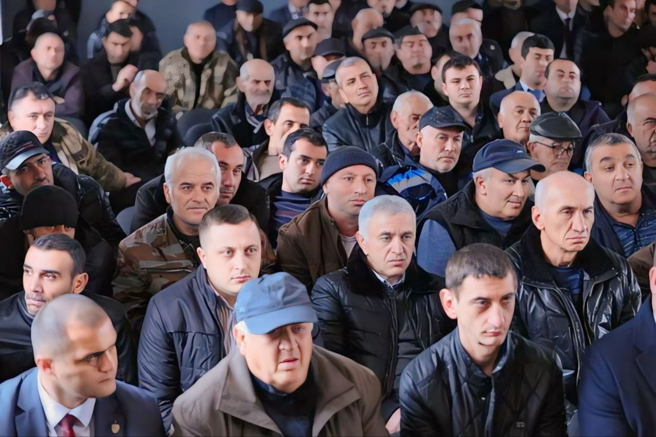 Paşinyan Tavuşdakı erməniləri “nəzarətə götürdü”: Qazaxın işğaldakı kəndlərinə xüsusi polis dəstəsi göndərildi