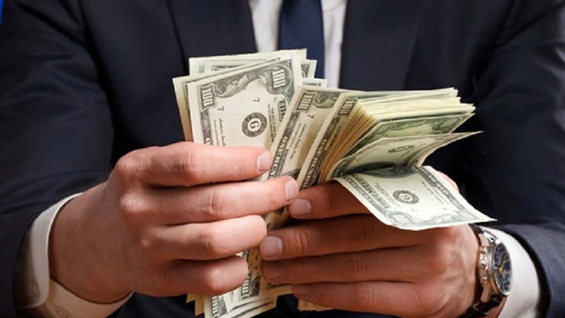 Azərbaycanlı milyarderin başı dərddə: Şirkət vəzifəlisi həbs olundu