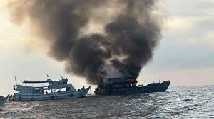 Taylandın cənub sahillərində bərə saniyələr ərzində alov topuna çevrilib