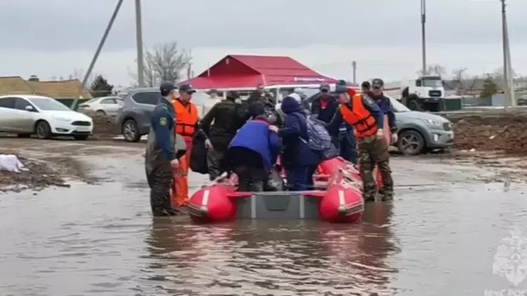 Ural çayının suları təhlükəli həddə qalxıb