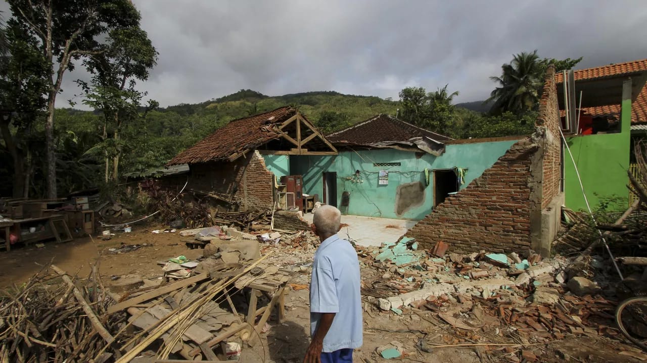 İndoneziyada 6,6 bal gücündə zəlzələ baş verib