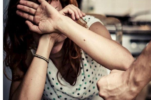 Lənkəranda ər arvadını yeməyini vermədiyinə görə döydü - TƏFƏRRÜAT