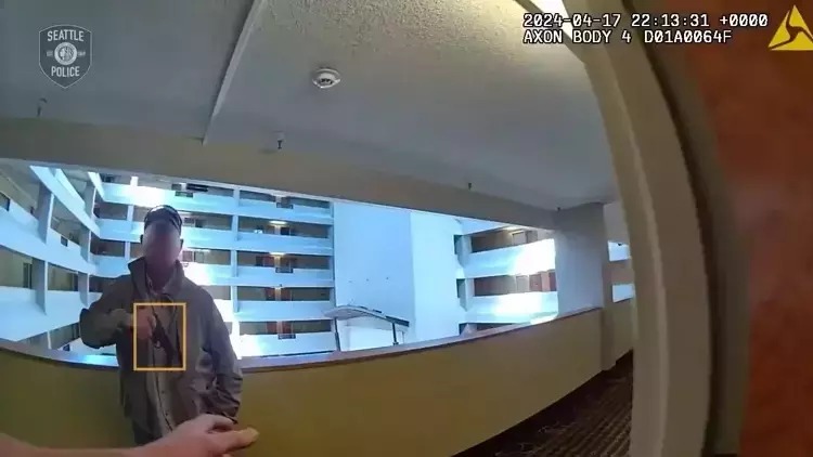 ABŞ-da polis silah çəkən