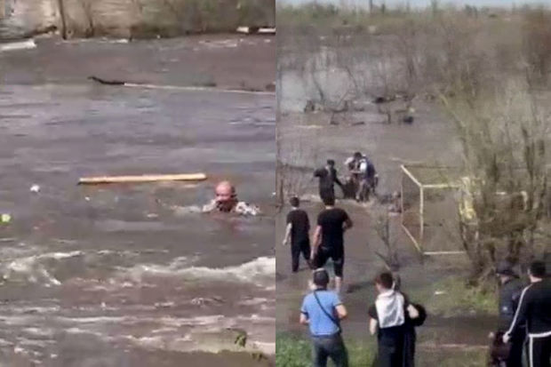 Qazaxıstanda daşqına düşmüş kişinin həyatda qalmaq uğrunda mübarizəsi - VİDEO