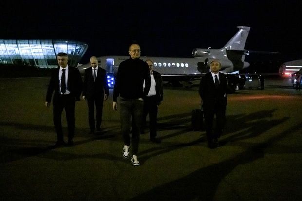 Macarıstanın xarici işlər naziri Azərbaycana rəsmi səfərə gəlib - FOTO