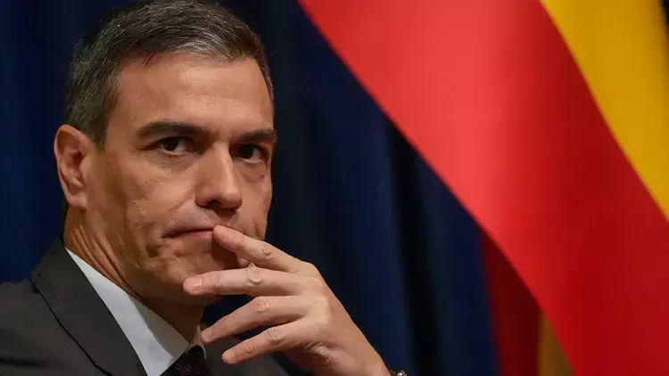 İspaniyanın Baş naziri dövlət vəzifələrinə fasilə verib