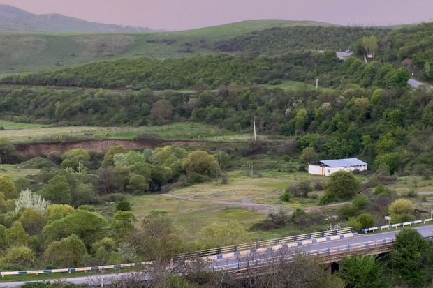 Qazax istiqamətində Azərbaycana təhvil veriləcək körpünün ətrafı minalardan təmizlənir