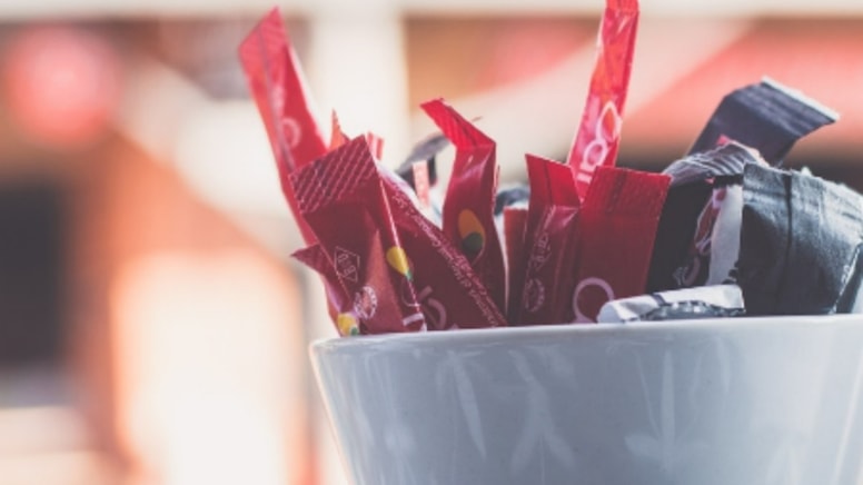 Bu dadlandırıcılar qazlı içkilər və dondurmalarda olur: Bağırsağa zərər verir