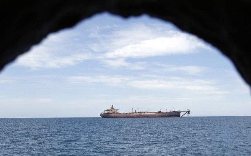 Yəmən limanı yaxınlığında gəmiyə hücum edilib