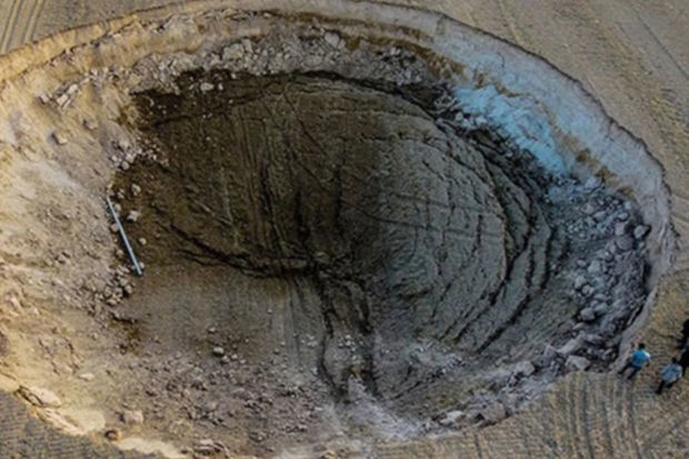 Türkiyənin Konya vilayətində qəribə hadisə: Eyni vaxtda çox sayda çuxurlar əmələ gəldi - FOTO