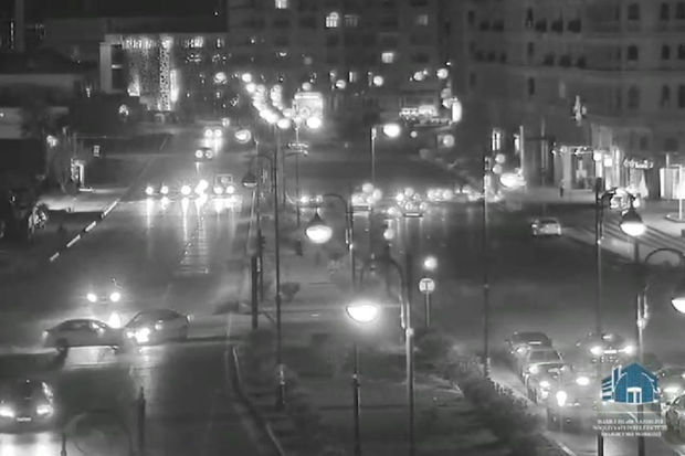 Bakıda avtomobil işıqfora çırpıldı - ANBAAN VİDEO