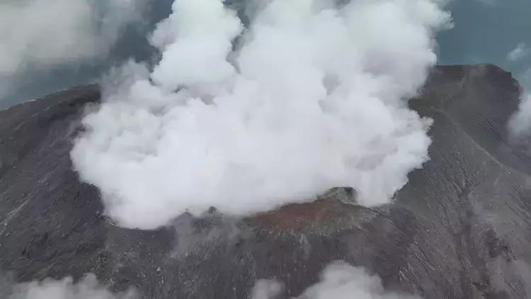 Ruanq vulkanı yenidən püskürüb