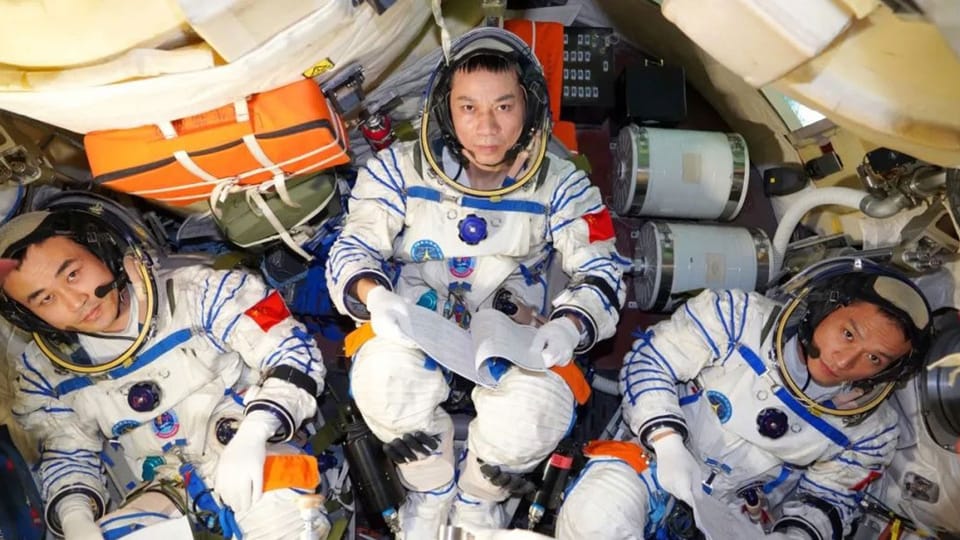 6 aylıq kosmos missiyasını başa vuran Çinli taikonavtlar Dünyaya qayıdıblar