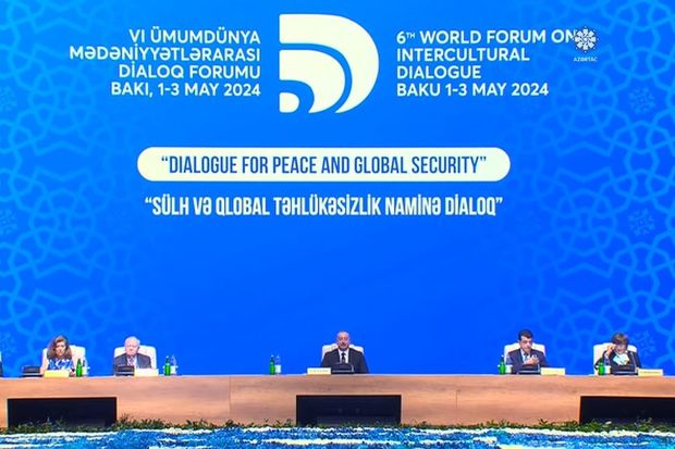 Bakıda beynəlxalq forum işə başlayıb: Prezident tədbirdə iştirak edib - YENİLƏNİR + FOTO/VİDEO