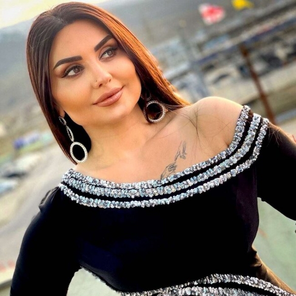 Şəbnəm içkili halda ona pul verən, sonra da toxunmaq istəyən kişiyə BELƏ REAKSİYA VERDİ – VİDEO