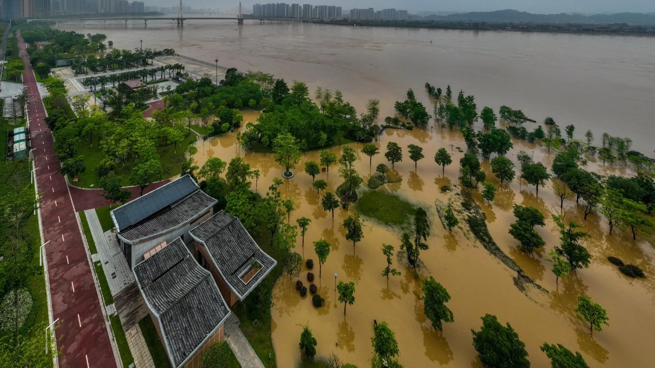 Çində avtomobil yolunun çökməsi nəticəsində ölənlərin sayı 24-ə yüksəlib