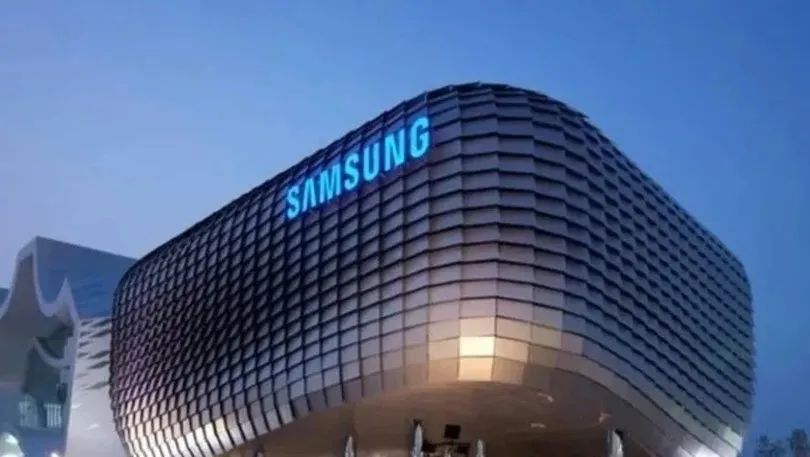 Samsung əməliyyat mənfəətini 10 dəfə artırıb