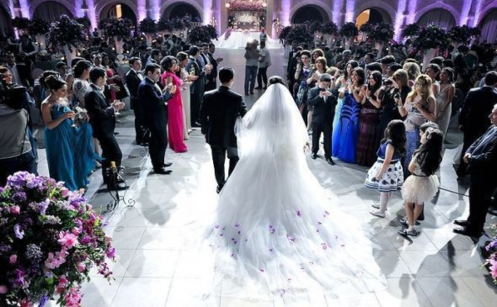 Bakıda bəy gəlini nikah masasında TƏRK ETDİ