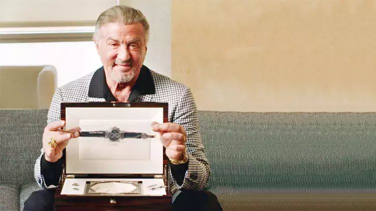 Silvestr Stallone 11 dəbdəbəli saat satır