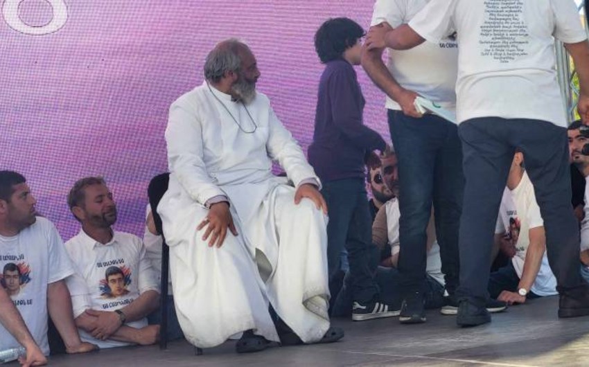 İrəvanda etirazçılar meydanda gecələyəcəklər