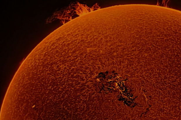 Günəşdə nəhəng ləkə peyda oldu - FOTO