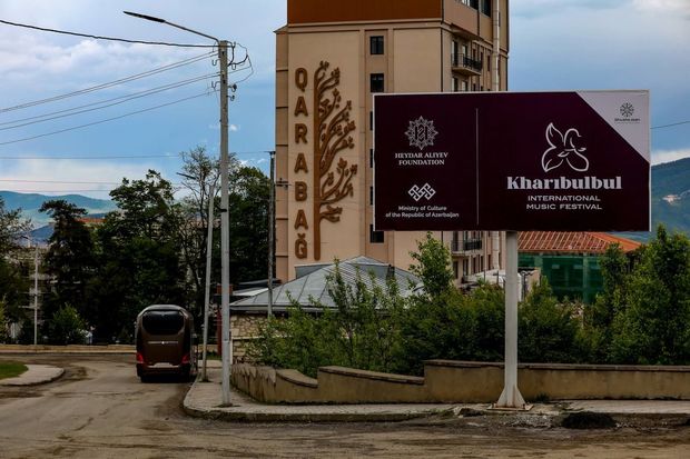 İlham Əliyev və Mehriban Əliyeva Şuşada “Xarıbülbül” Festivalının açılışında - YENİLƏNİR + FOTO/VİDEO