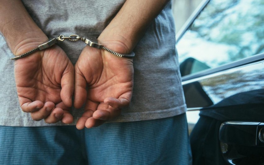 Axtarışda olan şəxs hava limanında saxlanılıb