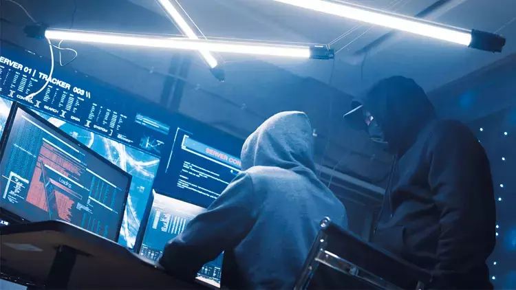 ABŞ-da iki qardaş 12 saniyənin içində 25 milyon dollar oğurlamaqda ittiham olunur.