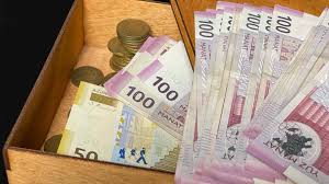 Bakıda yenimetmə qız evdən oğurladığı pulu sevgilisinə verdi