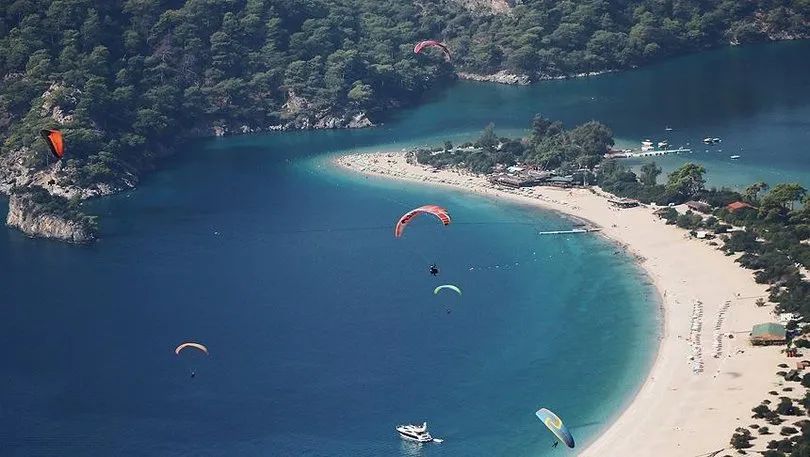 Beynəlxalq turizm pandemiyadan əvvəlki səviyyənin 97%-nə çatıb