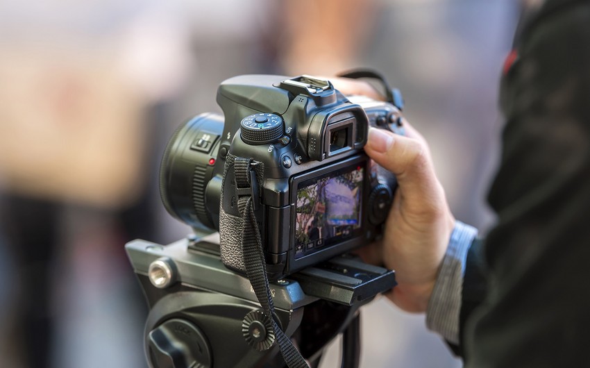 Müəllimlərə şəxsi hesablarında iş yerinin nüfuzunu aşağı salan səs və videolar paylaşmaq qadağan edilib