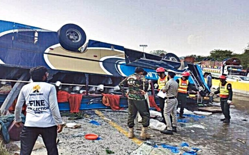 Pakistanda avtobus qəzasında 28 nəfər ölüb