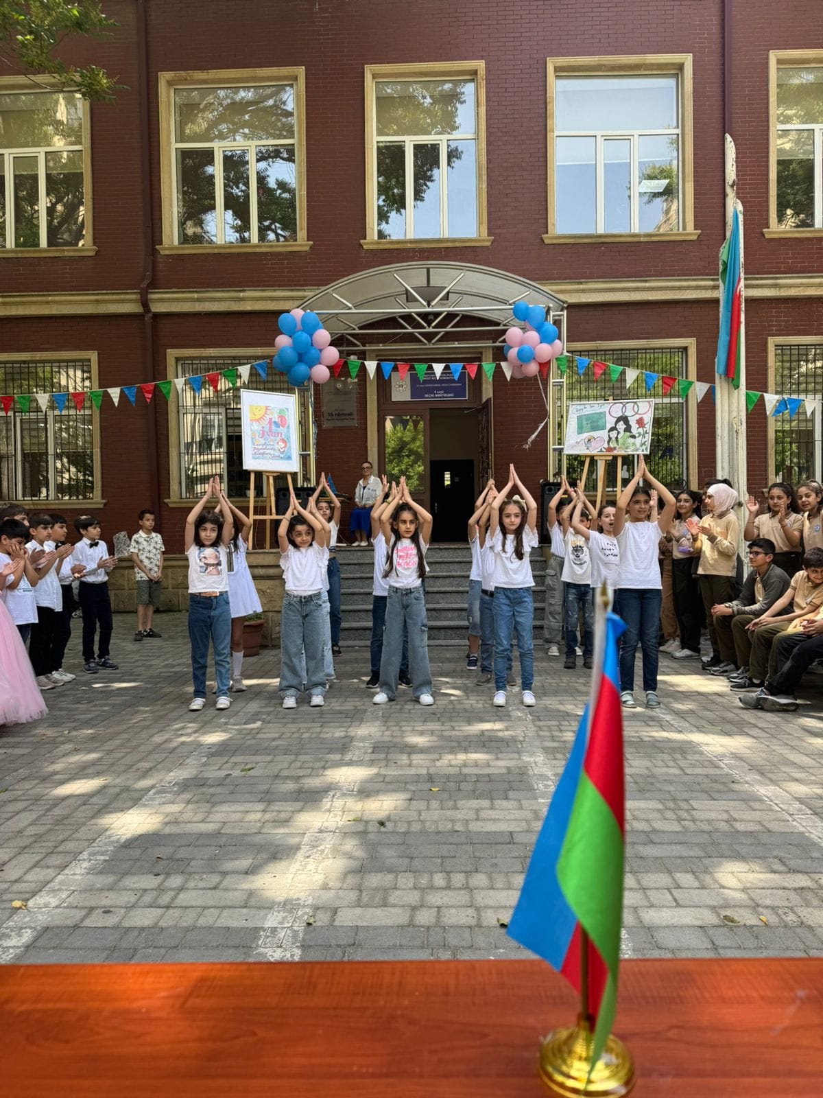 Nəsimi rayonunda 1 İyun - Uşaqların Beynəlxalq Müdafiəsi günü münasibətilə xüsusi qayğıya ehtiyacı olan uşaqlarla görüş keçirilib