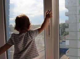 Rusiyada doqquzuncu mərtəbədən yıxılan uşaq sağ qaldı