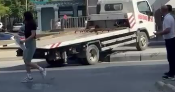 Bakıda evakuator sürücüsü qaydaları heçə sayıb bordürə çıxdı - VİDEO