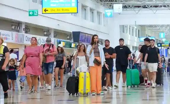 Almaniyanın turizm nəhəngi iflas etdi