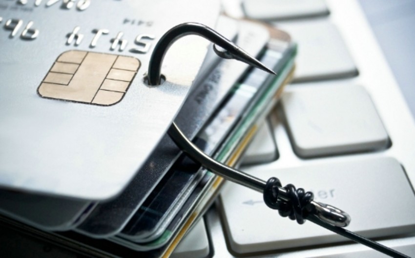 Bank kartlarından pulları talayan üç şübhəli şəxs saxlanılıb