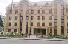 Düz İcra Hakimiyyətinin önündəki restoran vətəndaşların yolunu zəbt edib-Bakıxanovda biabırçılıq+Video