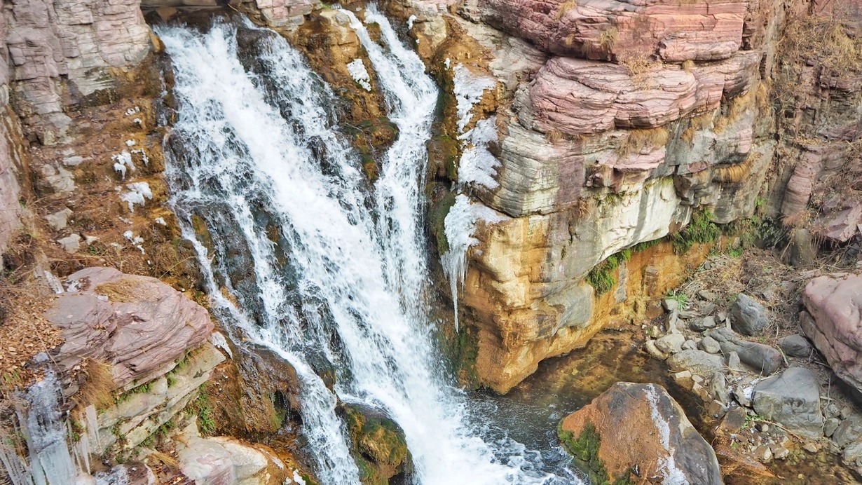 Çinin ən hündür şəlaləsinin borudan su ilə təmin olunduğu ortaya çıxdı