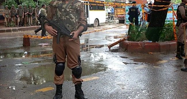 Hindistanda hindu zəvvarlarını daşıyan avtobusa hücum edilib