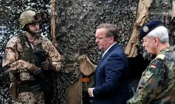 Almaniyanın müdafiə naziri yeni hərbi xidmət modelini təqdim edib