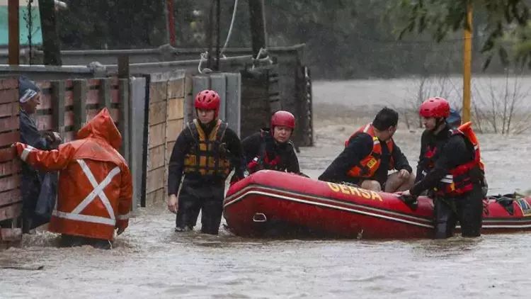 Çilidə güclü daşqın və tufan baş verib