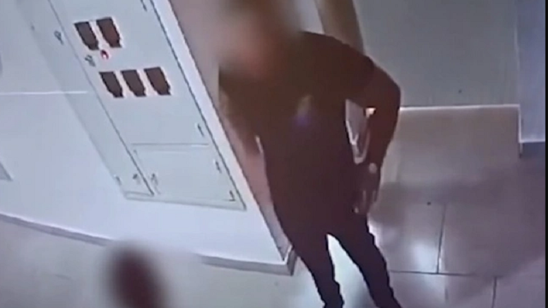 Bakıda müəmmalı hadisə: Axşamlar qapıları döyür - İnsanlar təşvişdə (VİDEO)