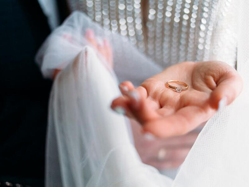 61 yaşlı Xalq artisti 18 yaşlı tələbə qızla evlənir - FOTO