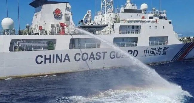 Çin Sahil Mühafizəsi Filippin qayıqlarına hücum edib
