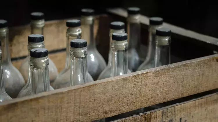 Hindistanda saxta spirtli içkilərdən ölənlərin sayı artır