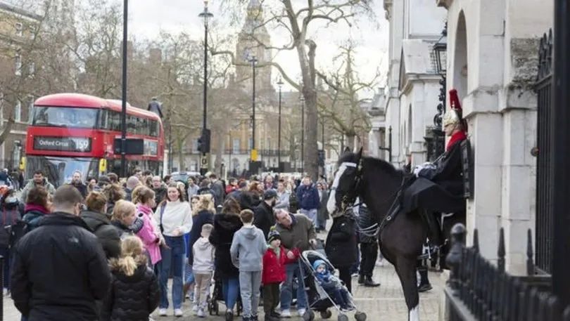 Böyük Britaniyada istehlakçı inamı qismən bərpa olundu