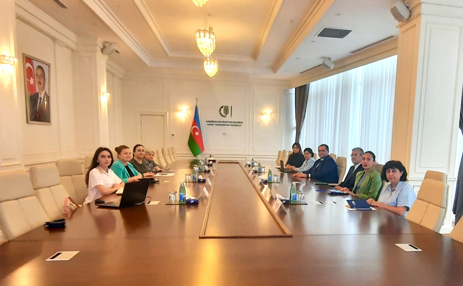 Nazir Məcnun Məmmədov Kənd Qadınları Assosiasiyasının nümayəndələri ilə görüşüb